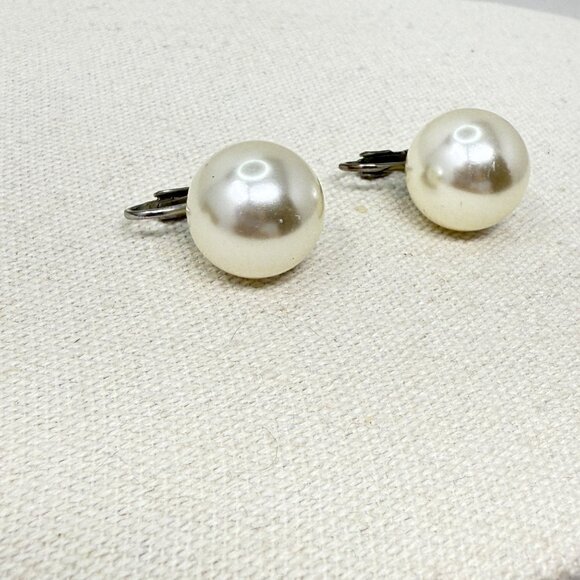 Vintage Faux  Pearl Stud‎ Earrings Silver-Tone Clip On Retro Bauble Kitchy - Picture 2 of 6